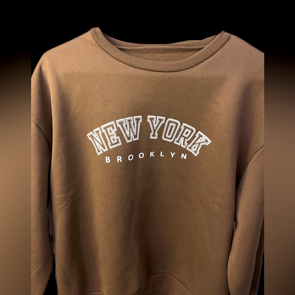 Oversized brown sweatshirt